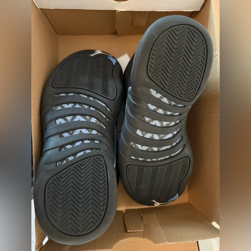 Air Jordan 12 Retro Nubuck (2009) - Men’s Size 8.5 - Picture 3 of 6